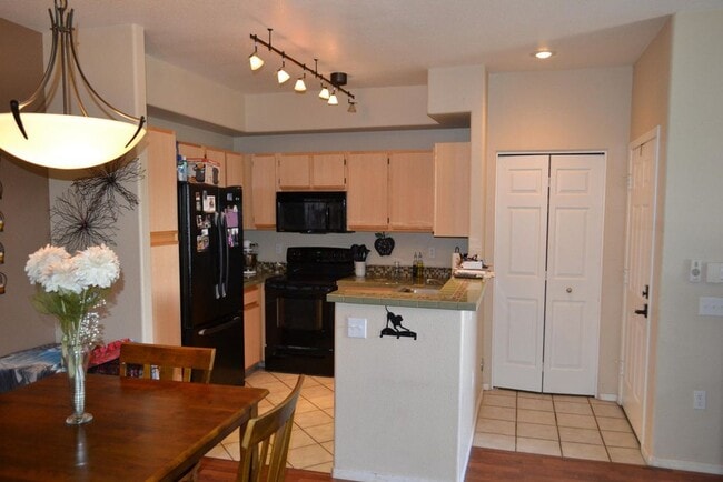 Building Photo - 4343 Soliere Ave