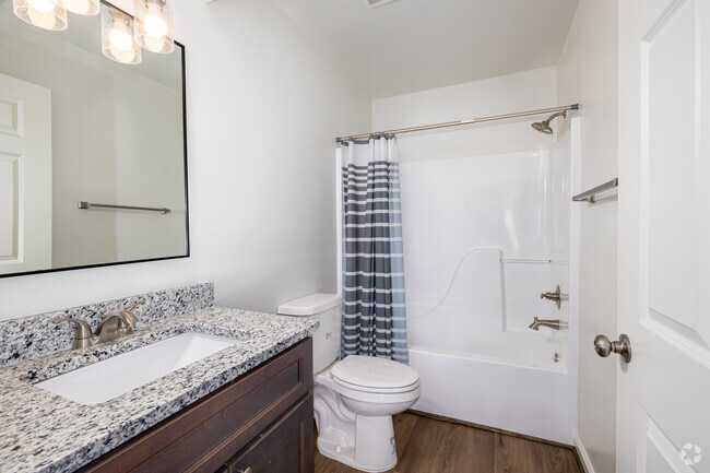 2BR 2BA, 1040SF, Furnished - Bathroom - Cambridge Apartments of Florence