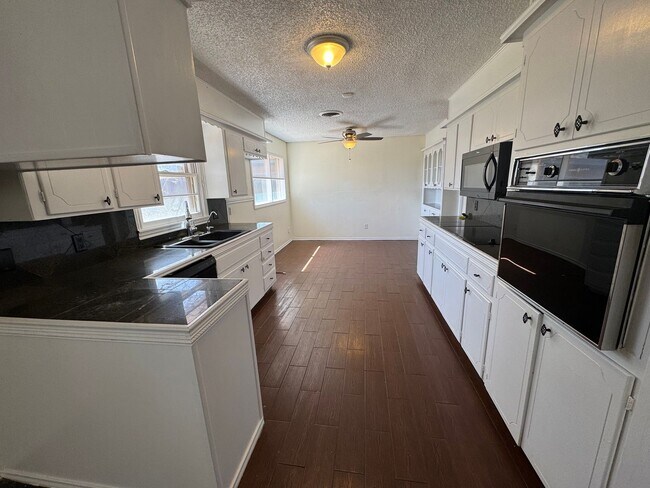 Building Photo - Ranch Style House in South Central Lubbock