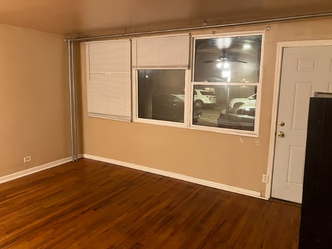 Building Photo - 2040 W Hood Ave