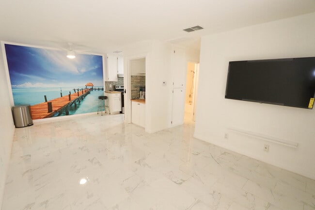 Building Photo - 751 Los Felices Cir W