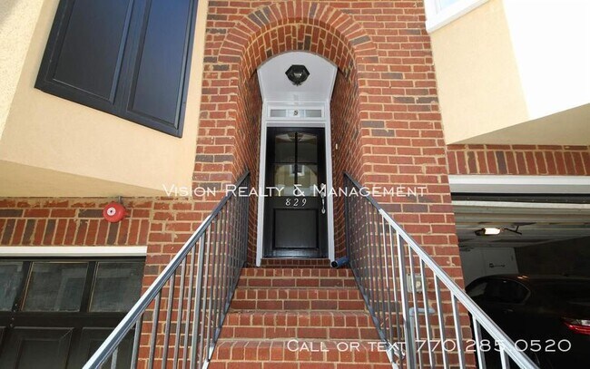 Foto del edificio - 829 Clifton Heights Ln NE