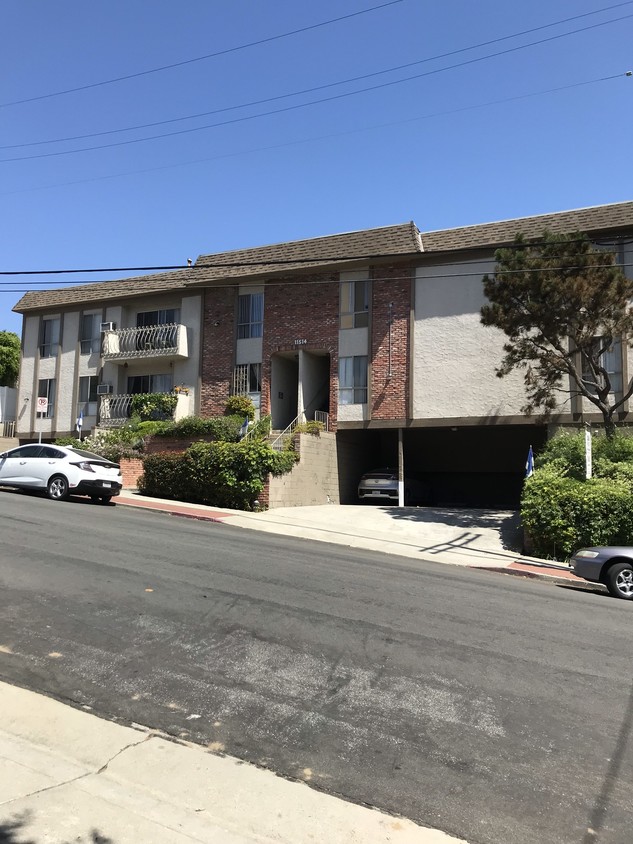 Primary Photo - 11514 Rochester Ave
