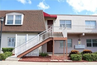 Building Photo - 9101 W Hillsborough Ave