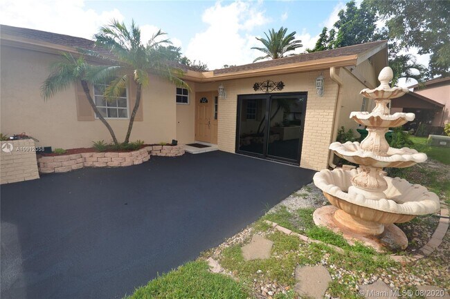 Building Photo - 2119 Nova Village Dr
