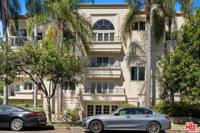 Building Photo - 435 Arnaz Dr