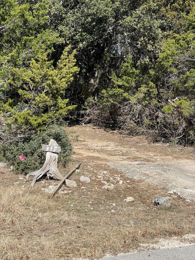 Building Photo - NEW ON MARKET