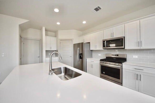 Foto del edificio - 1825 Bonham Ln