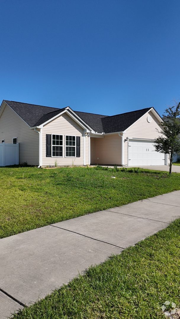 Building Photo - 1561 Heirloom Dr