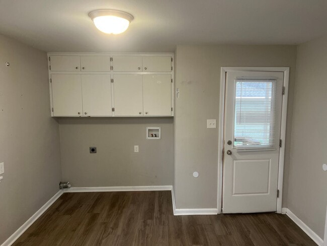 Building Photo - 3 Bed 2 Bath Home