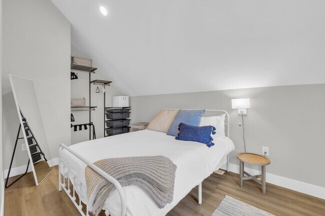 Foto del edificio - 646 S Lincoln St