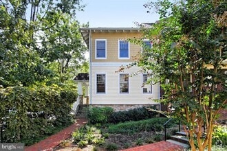 Building Photo - 1228 N Danville St