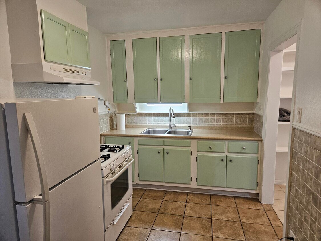 Primary Photo - 5315 Parkland Ave