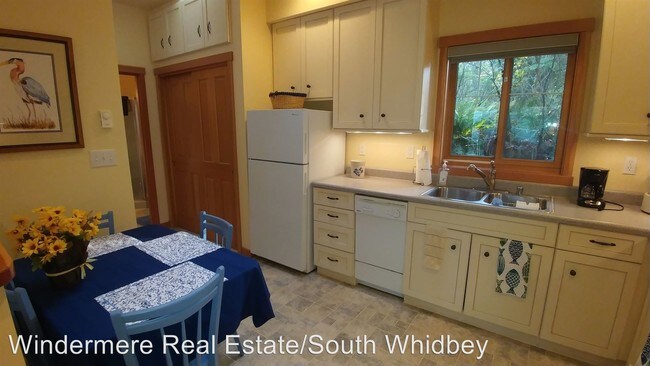 Foto del edificio - 4107 East Harbor Road