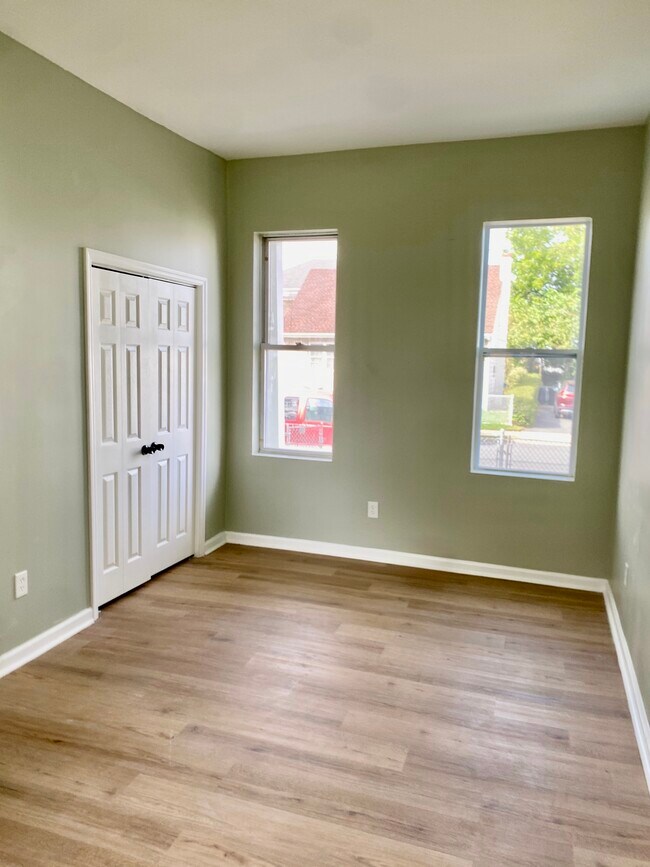 Building Photo - 1126 Deutz Ave