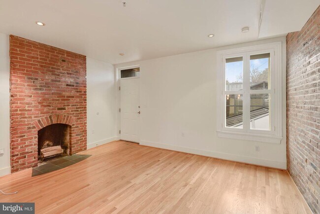 Building Photo - 3065 M St NW