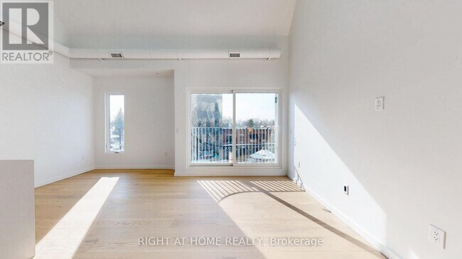 Photo du bâtiment - 3122 Dundas St W