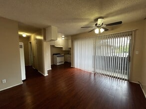 Building Photo - 882 N Los Robles Ave