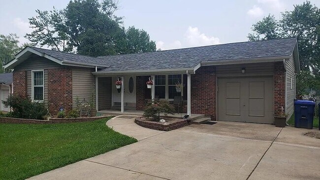 Foto del edificio - Price Drop! Updated 4 bed 3 bath in Fenton