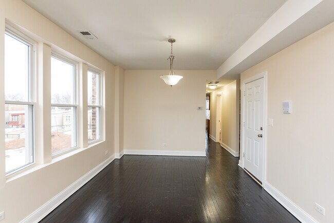 Building Photo - 4219 N Francisco Ave
