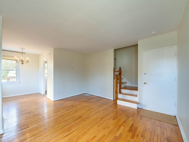 Building Photo - Stunning Myers Park 2 bedroom townhome sty...