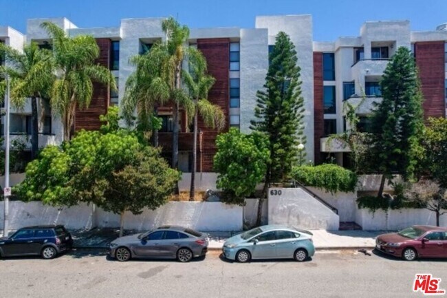 Foto del edificio - 630 N Grand Ave