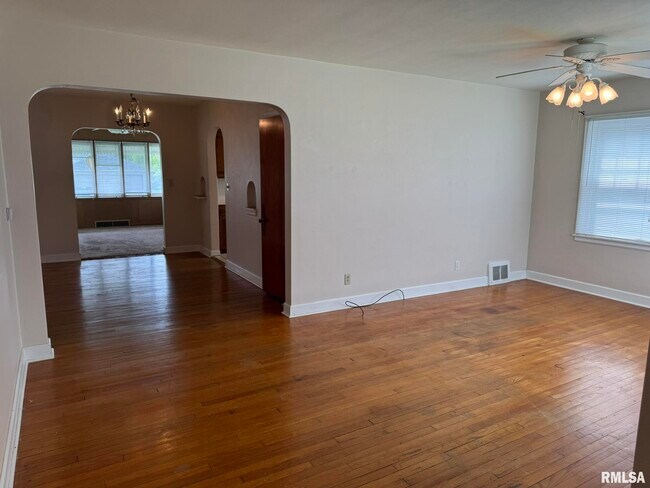 Foto del edificio - 2711 E Locust St
