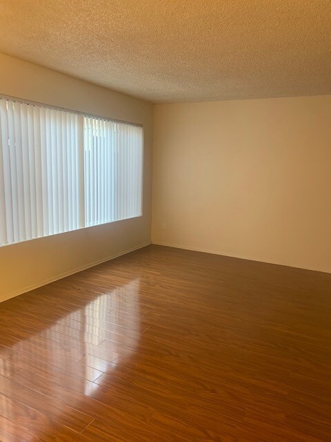 Foto del edificio - 4424 Woodman Ave