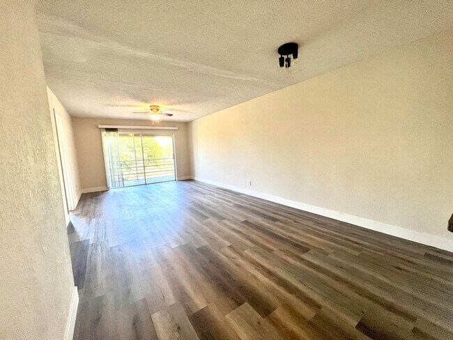 Foto del edificio - 120 Sparrow Dr