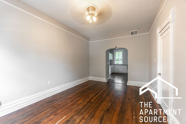 Building Photo - 2031 W Moffat St