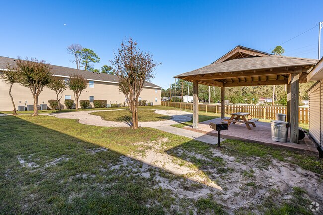 Foto del edificio - Courtney Heights Apartments