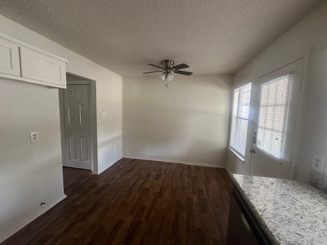 Building Photo - 904 Cottonwood Trl