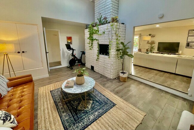 Foto del edificio - Custom Home in Country Club Estates!