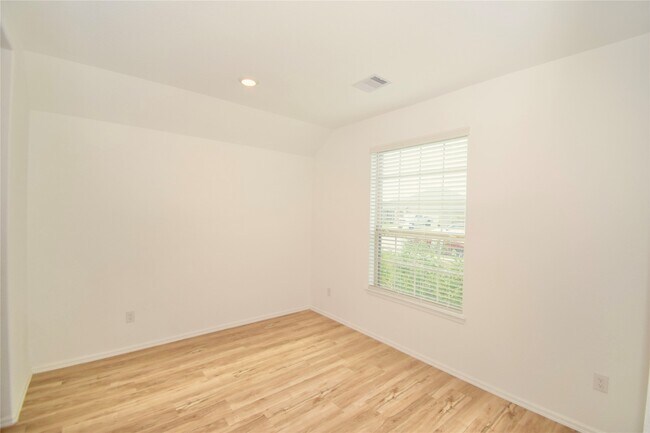 Foto del edificio - 3735 Rock Ledge Dr