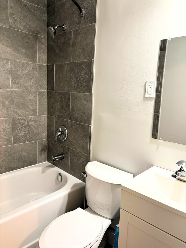 Photo du bâtiment - 100 Veronica Ave