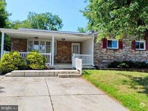 Building Photo - 252 MacKintosh Dr