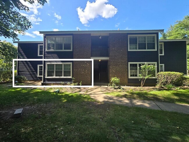 Building Photo - Centrally located, freshly painted 2-bedro...