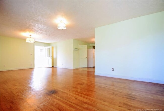 Building Photo - 1328 E Manchester Rd