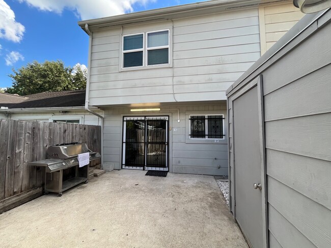 Foto del edificio - 6416 Bankside Dr