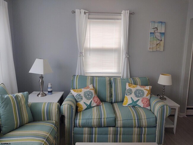 Foto del edificio - 701 E Beach Ave