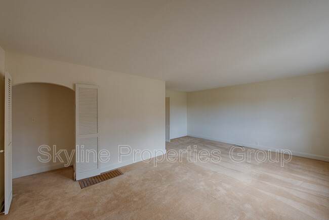 Building Photo - 2798 Sardis St