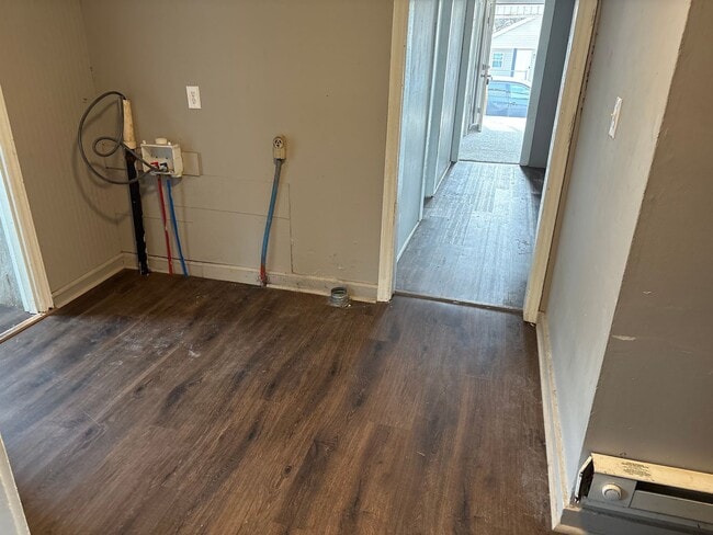 Building Photo - 4 Bedroom 1 Bath in High Point