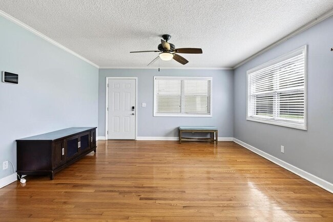 Foto del edificio - 6635 Blackwood Dr