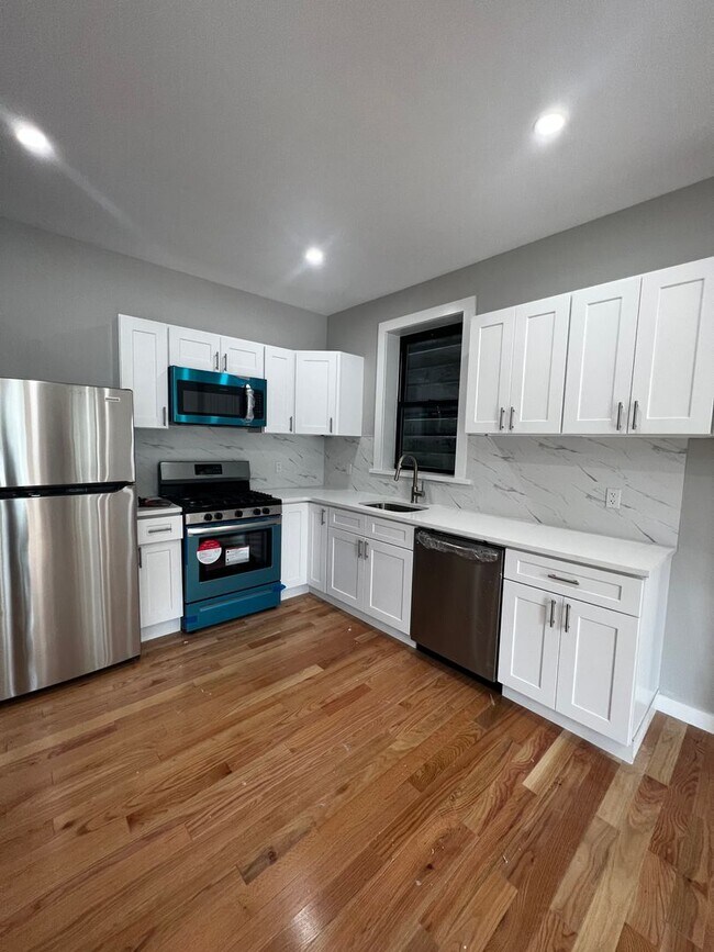 Foto del edificio - 529 Clinton Ave llc