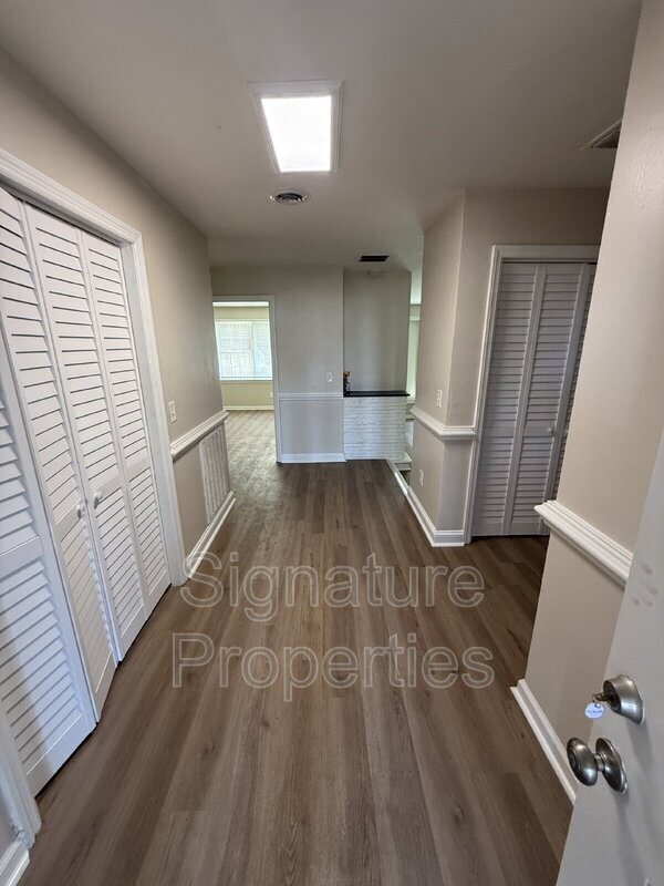 Foto del edificio - 5857 Northampton Blvd