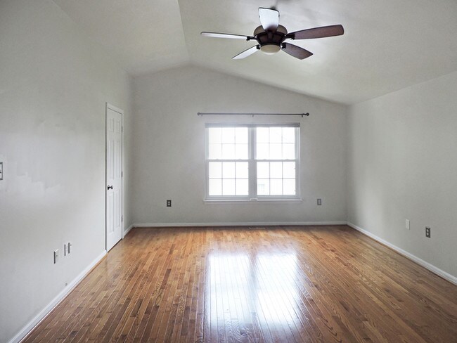 Building Photo - 2607 Meadowsweet Dr