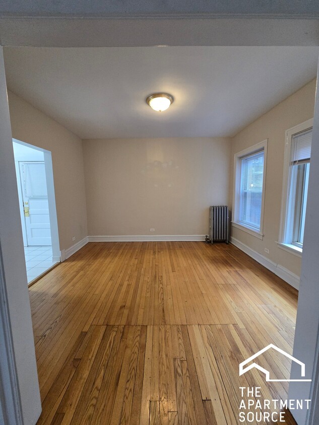 Photo - 834 Reba Pl (Evanston, IL)
