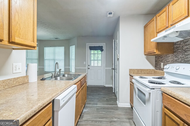 Building Photo - 5638 Fair Creek Way