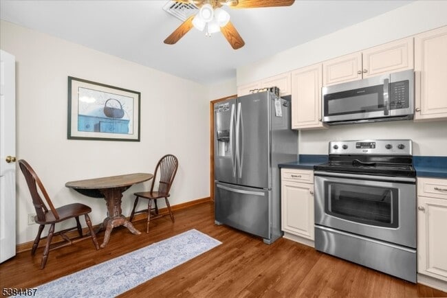 Building Photo - 154 Old Croton Rd