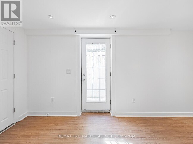 Photo du bâtiment - 17 Crane Crescent